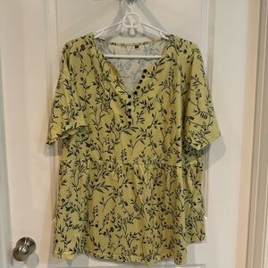 End of summer clear out 🔥Make an offer!! Floral V-Neck Buttoned Women's Top